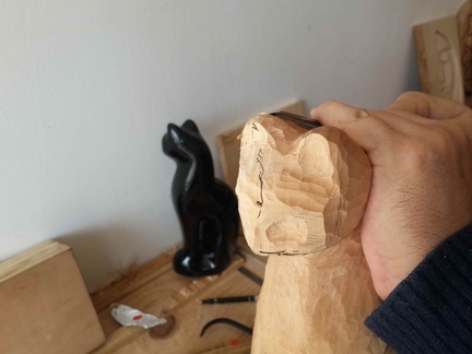 Gato tallado en madera de tilo por Pemaro